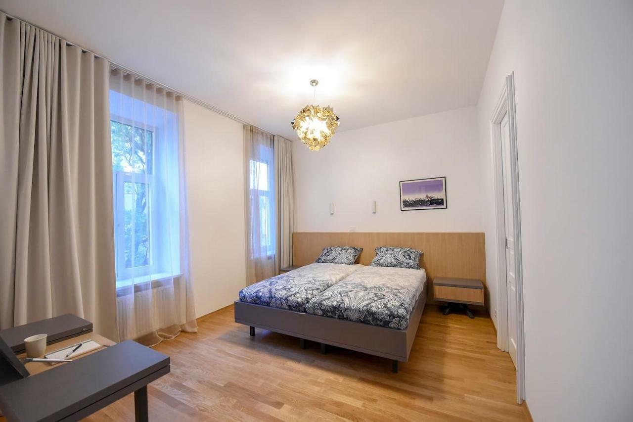 City Centre Chic Apartment Ljubljana 1/4 Экстерьер фото
