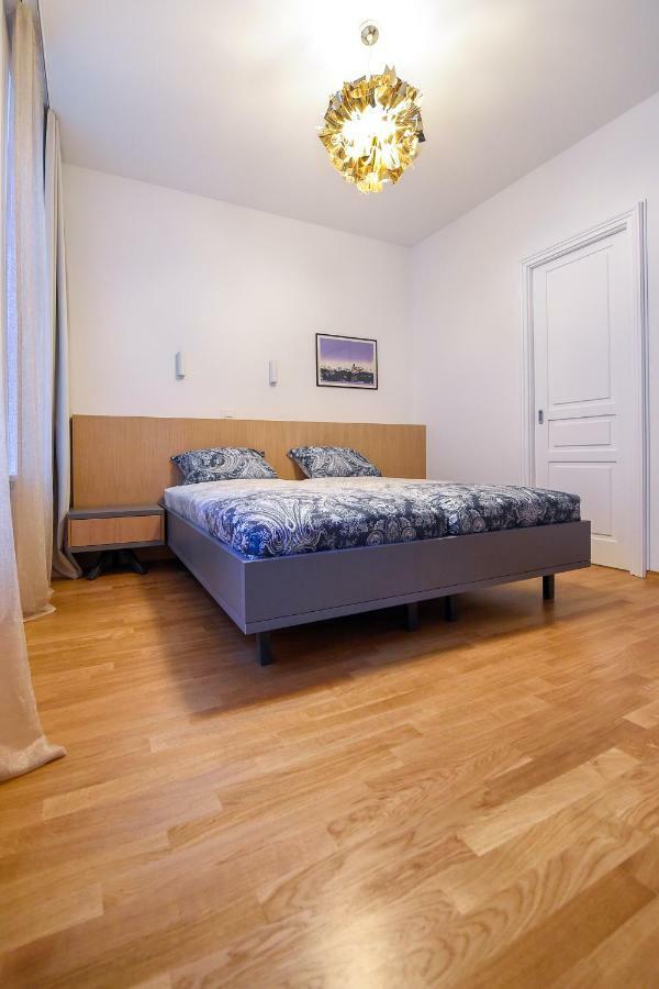 City Centre Chic Apartment Ljubljana 1/4 Экстерьер фото
